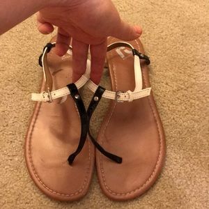 Patent black/white sandals
